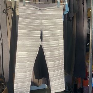 Lululemon stripped crop leggings